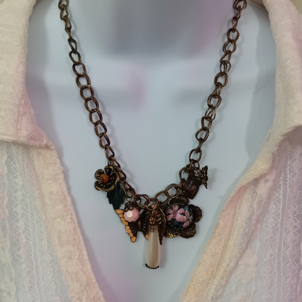 Vintage Charm Necklace with Floral Accents